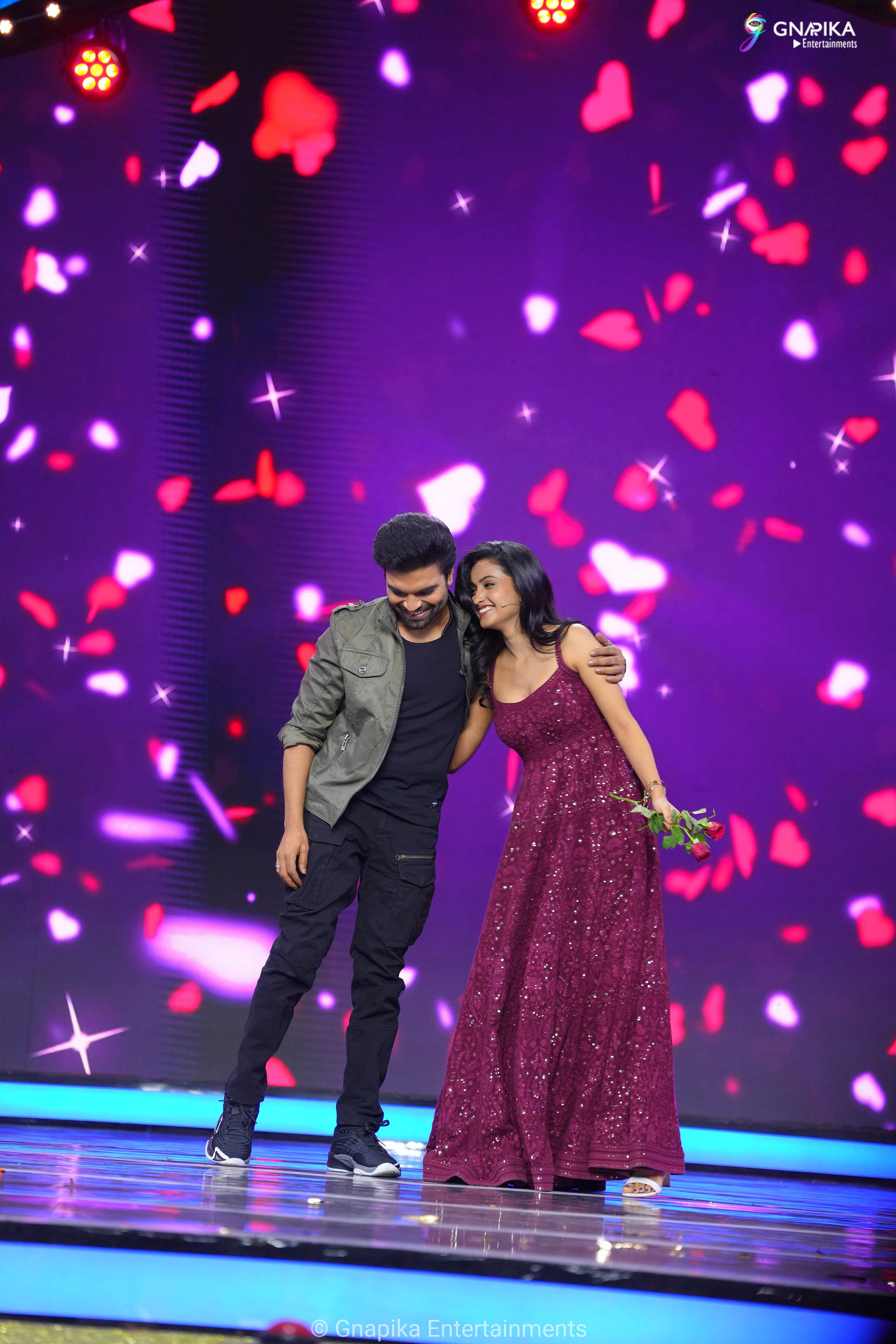 pradeep family stars