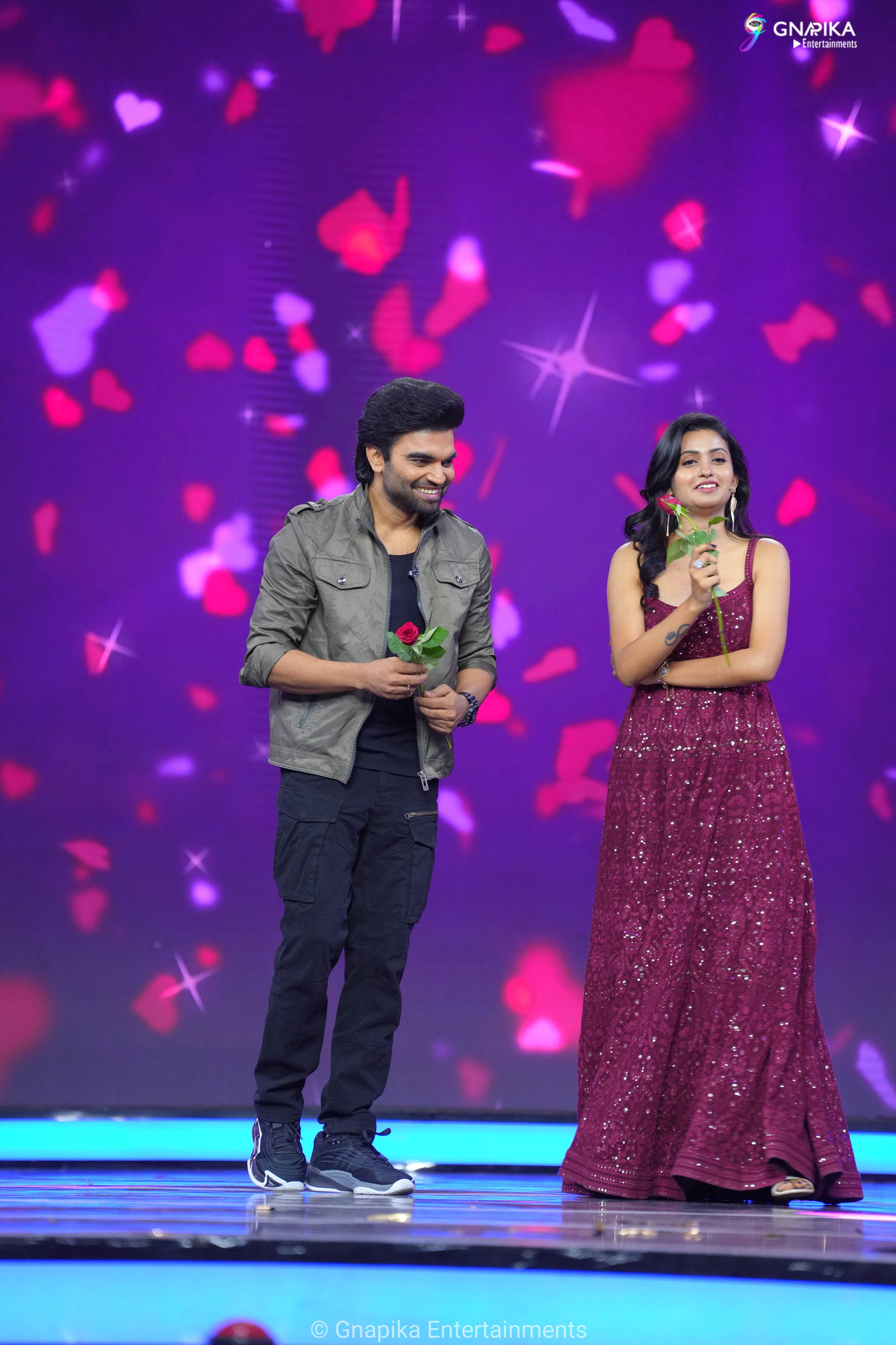 pradeep anchor family stars