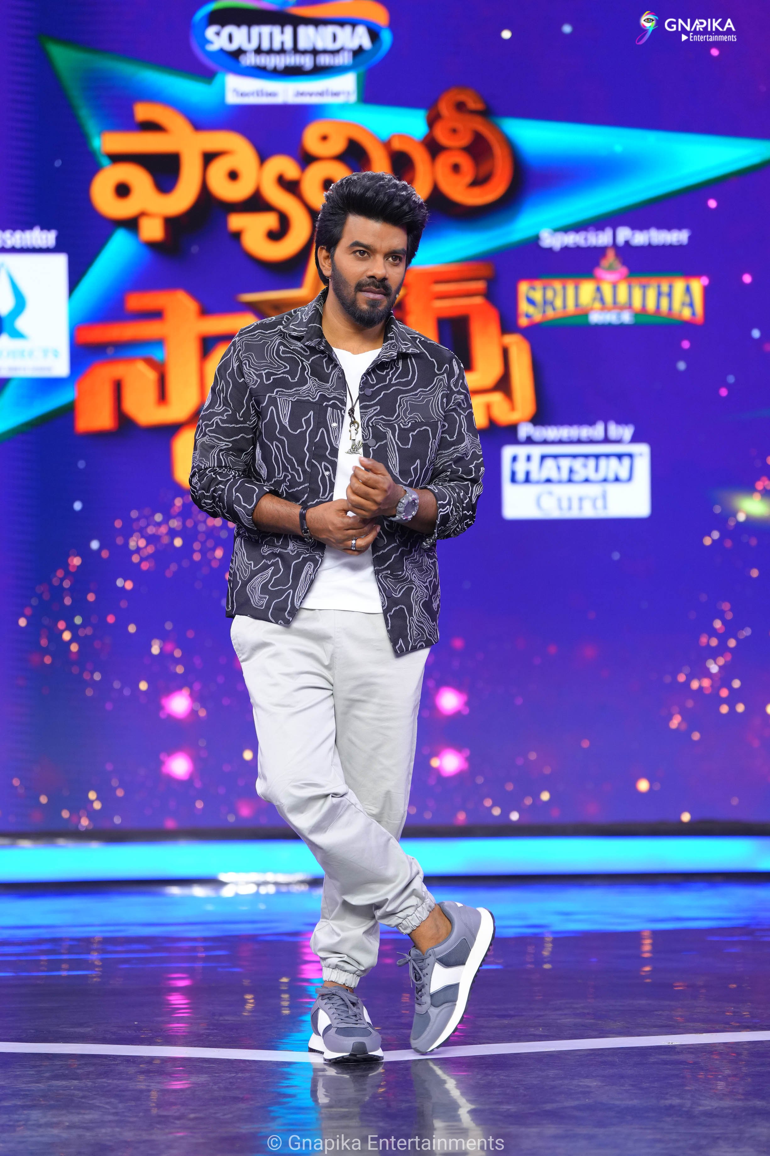 pradeep anchor family stars