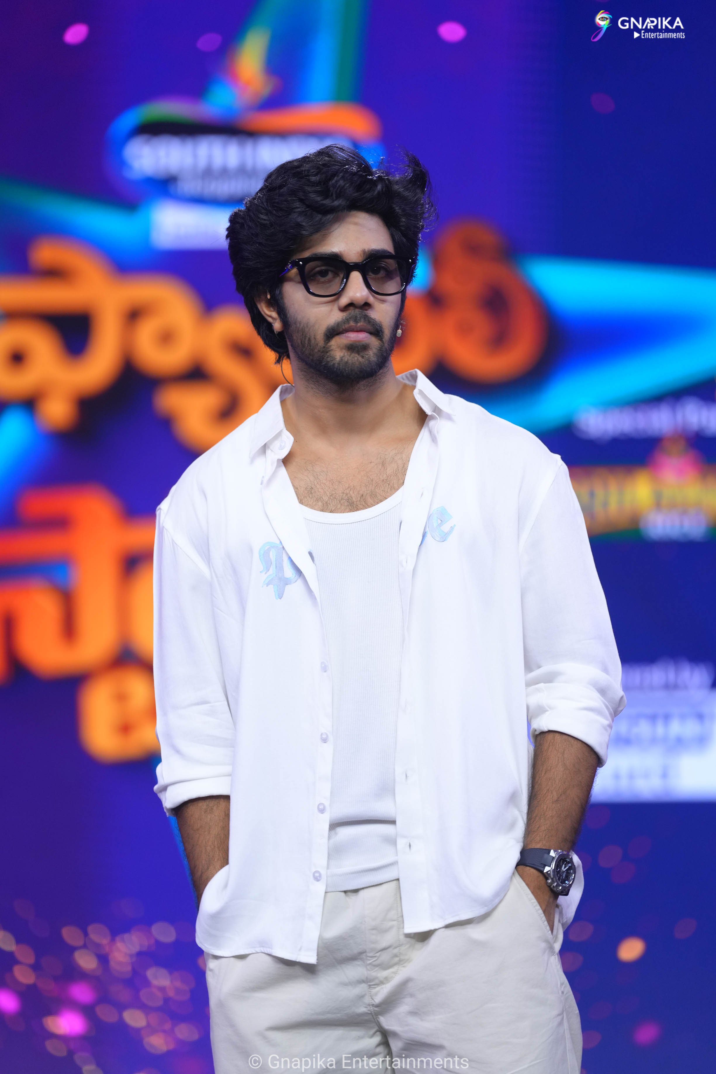 pradeep anchor family stars