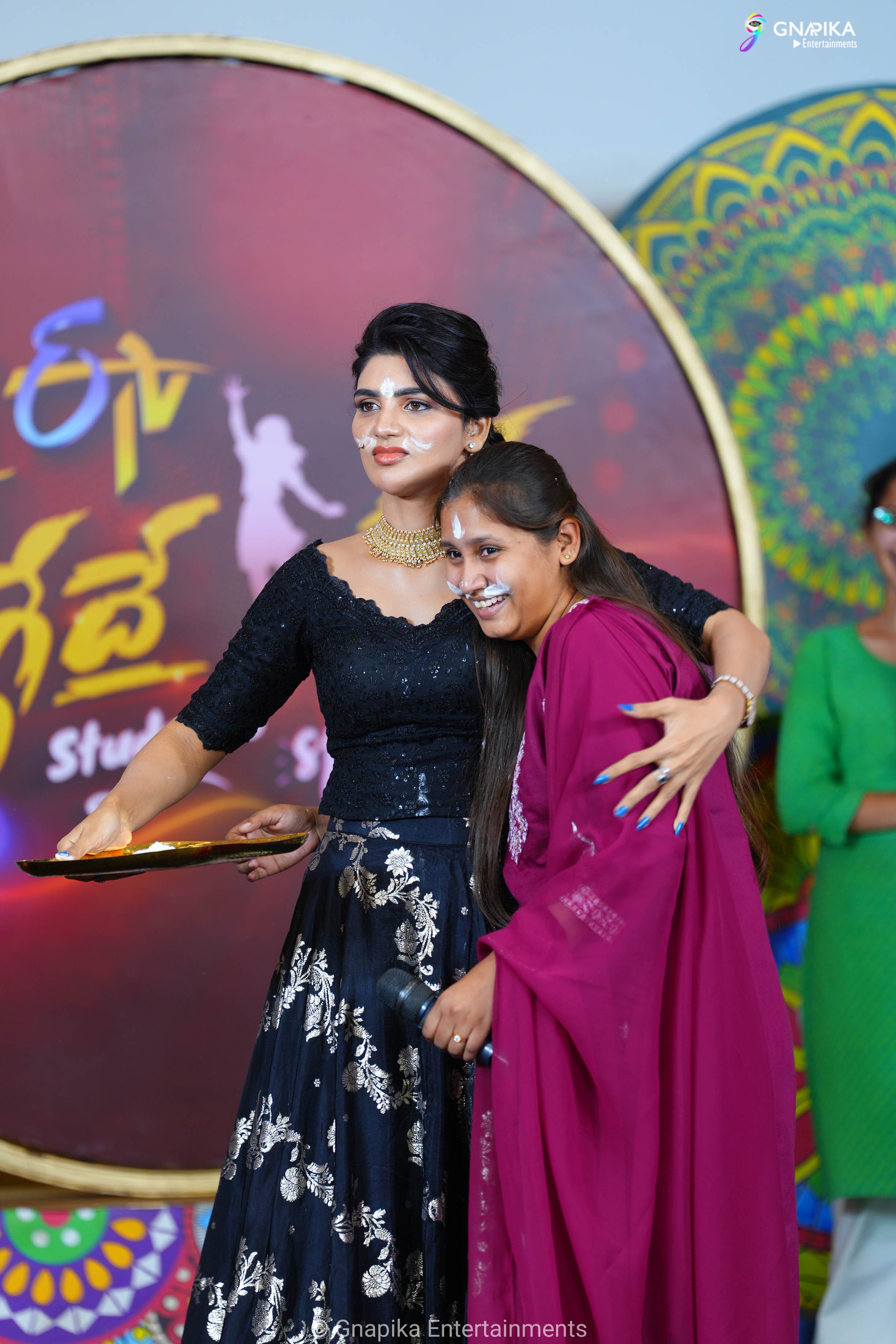 Thaggede le show photos