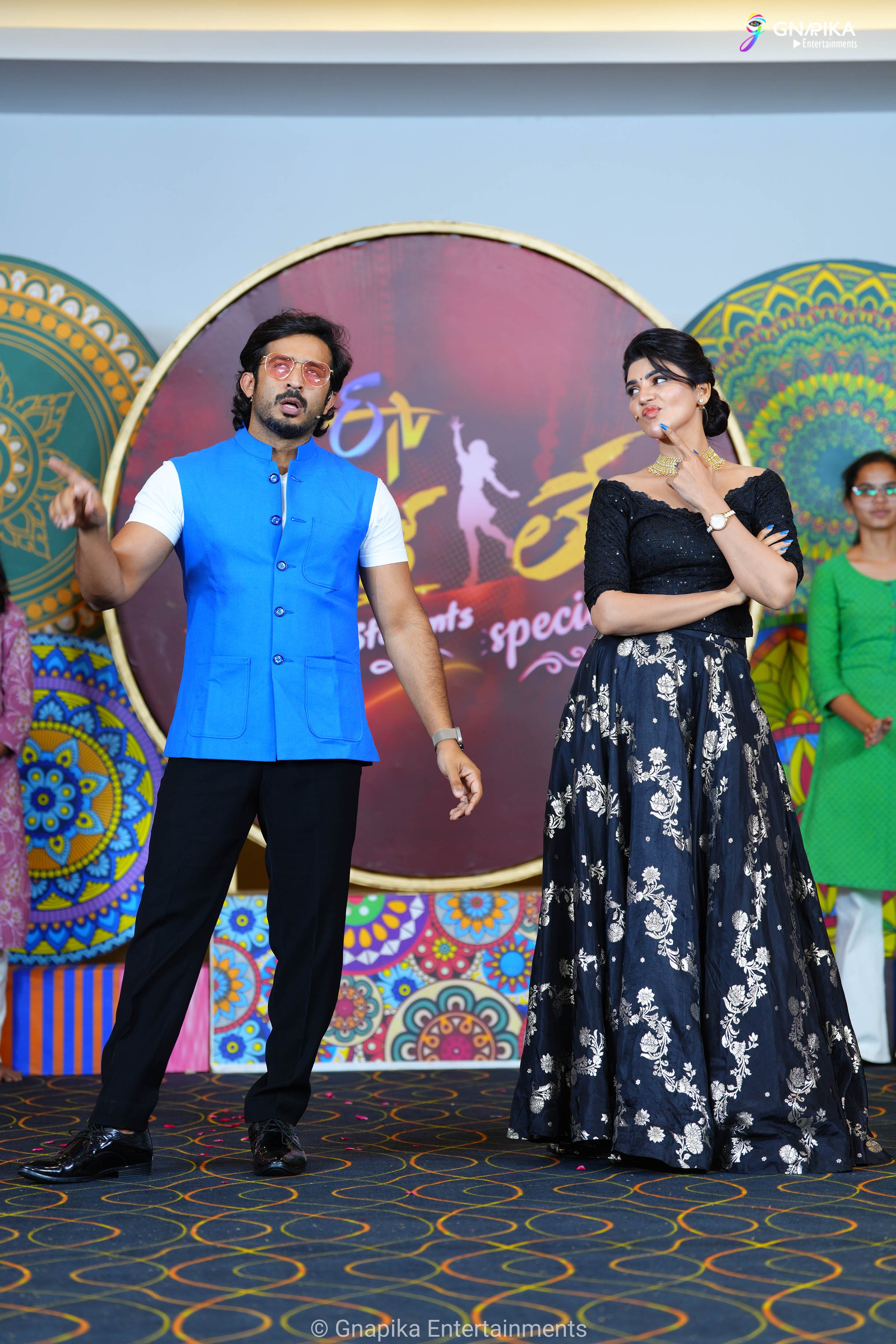 Thaggede le show photos