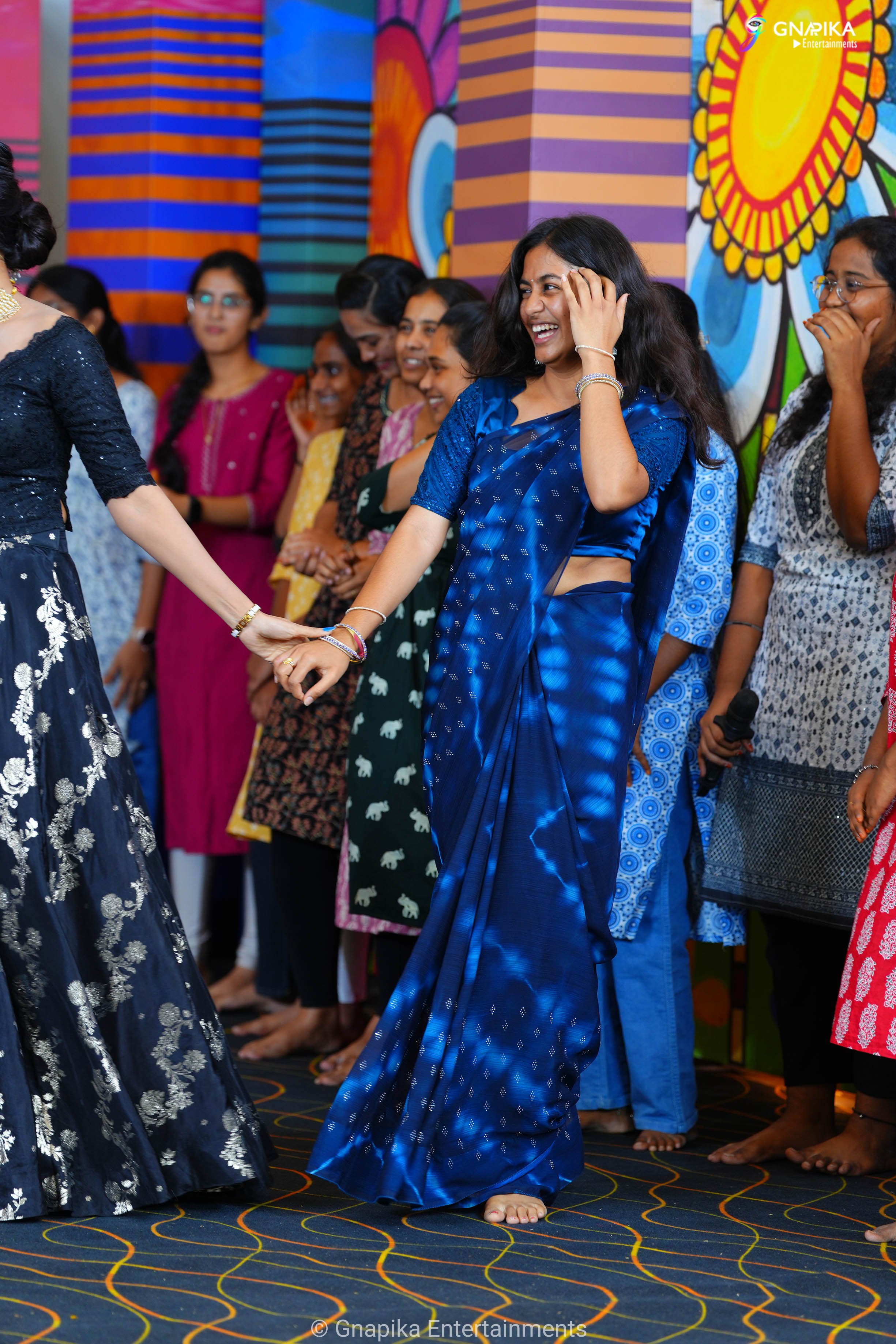 Thaggede le show photos
