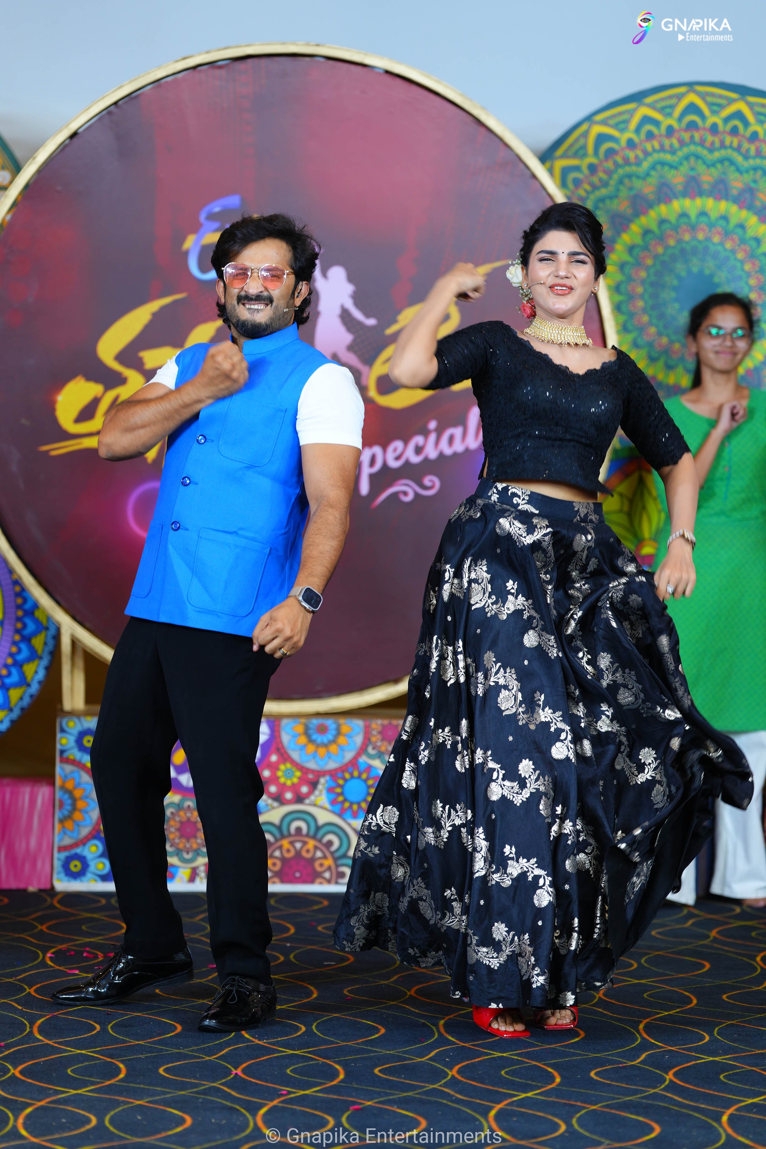 Thaggede le show photos