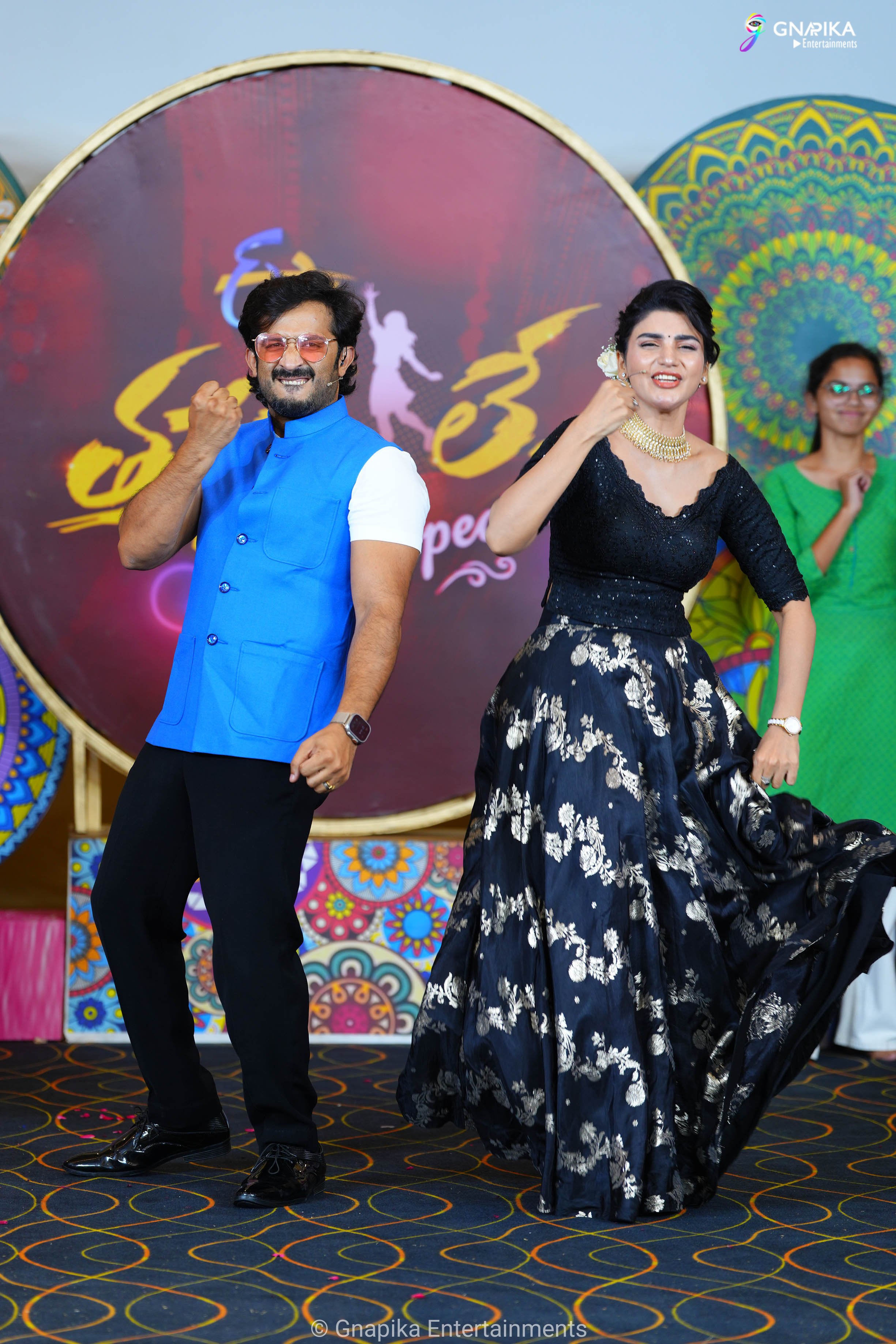 Thaggede le show photos