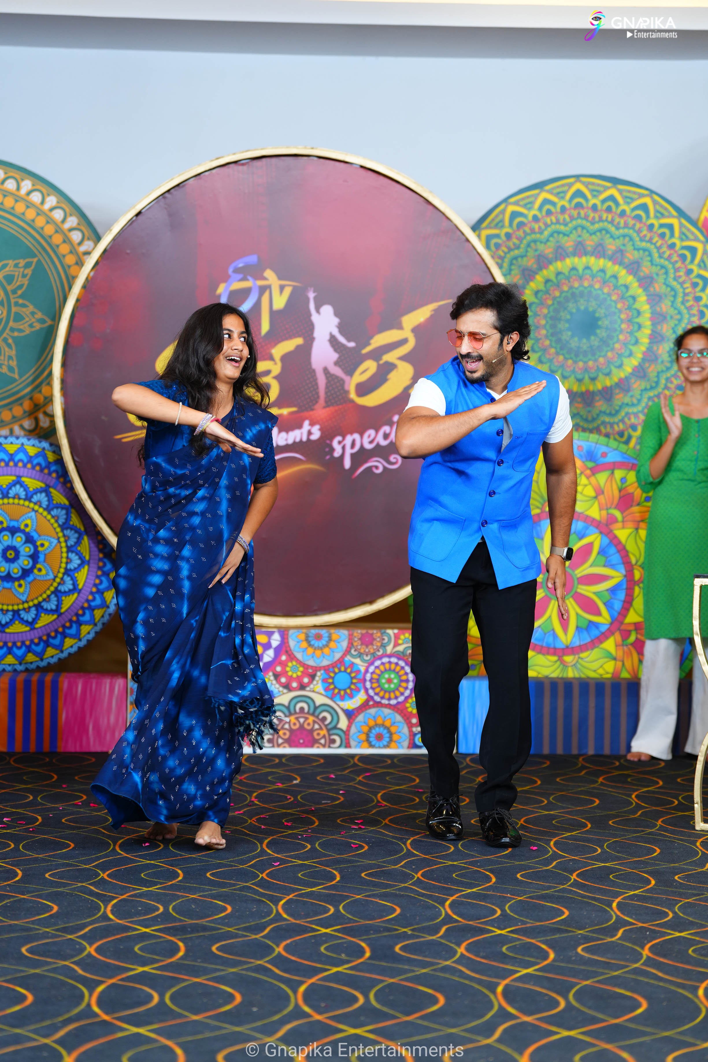 Thaggede le show photos