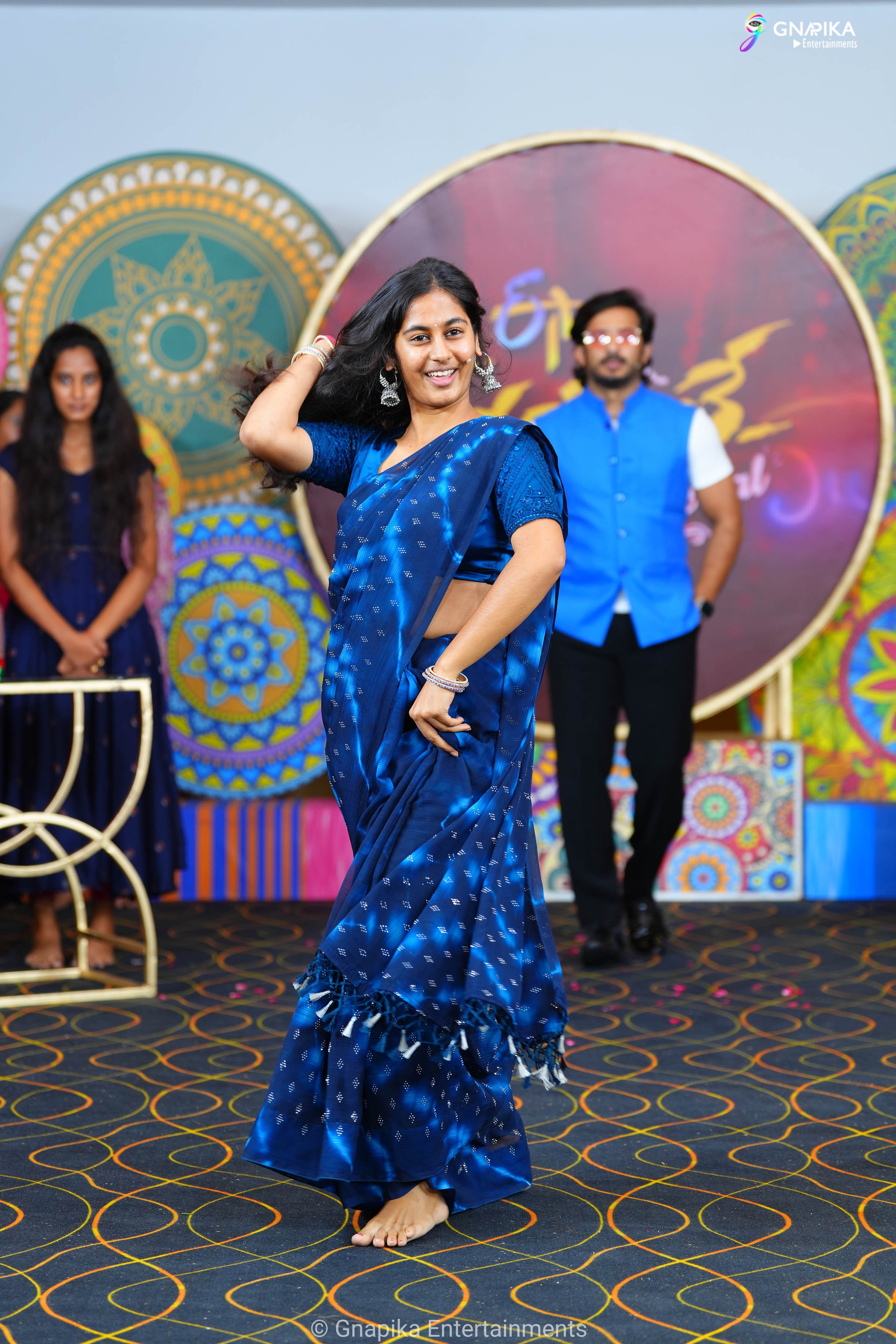 Thaggede le show photos