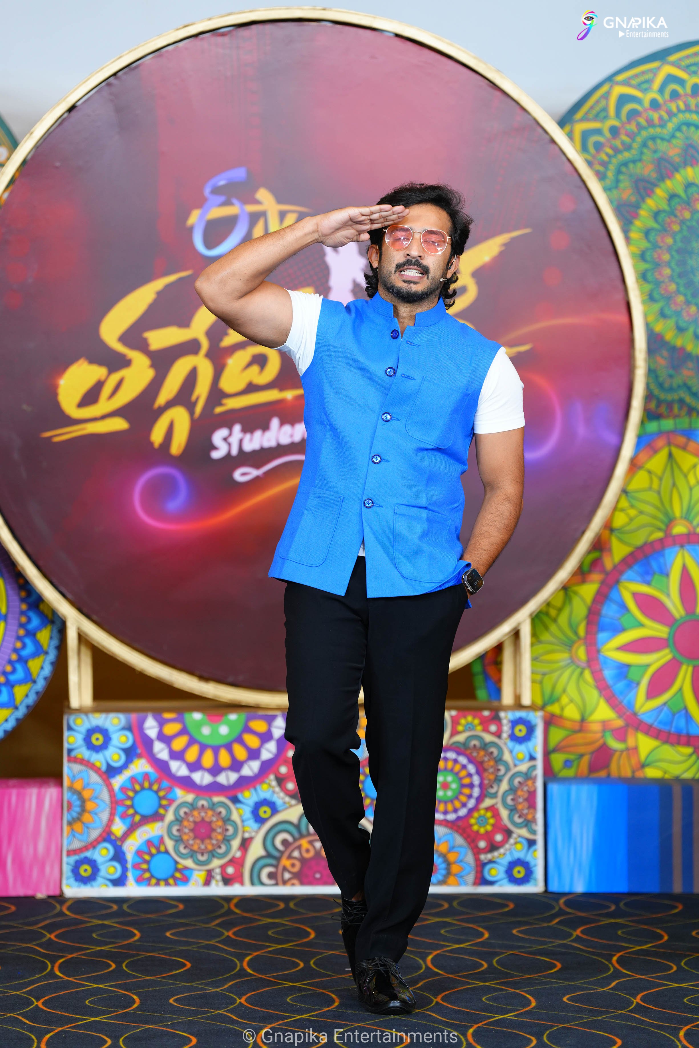 Thaggede le show photos