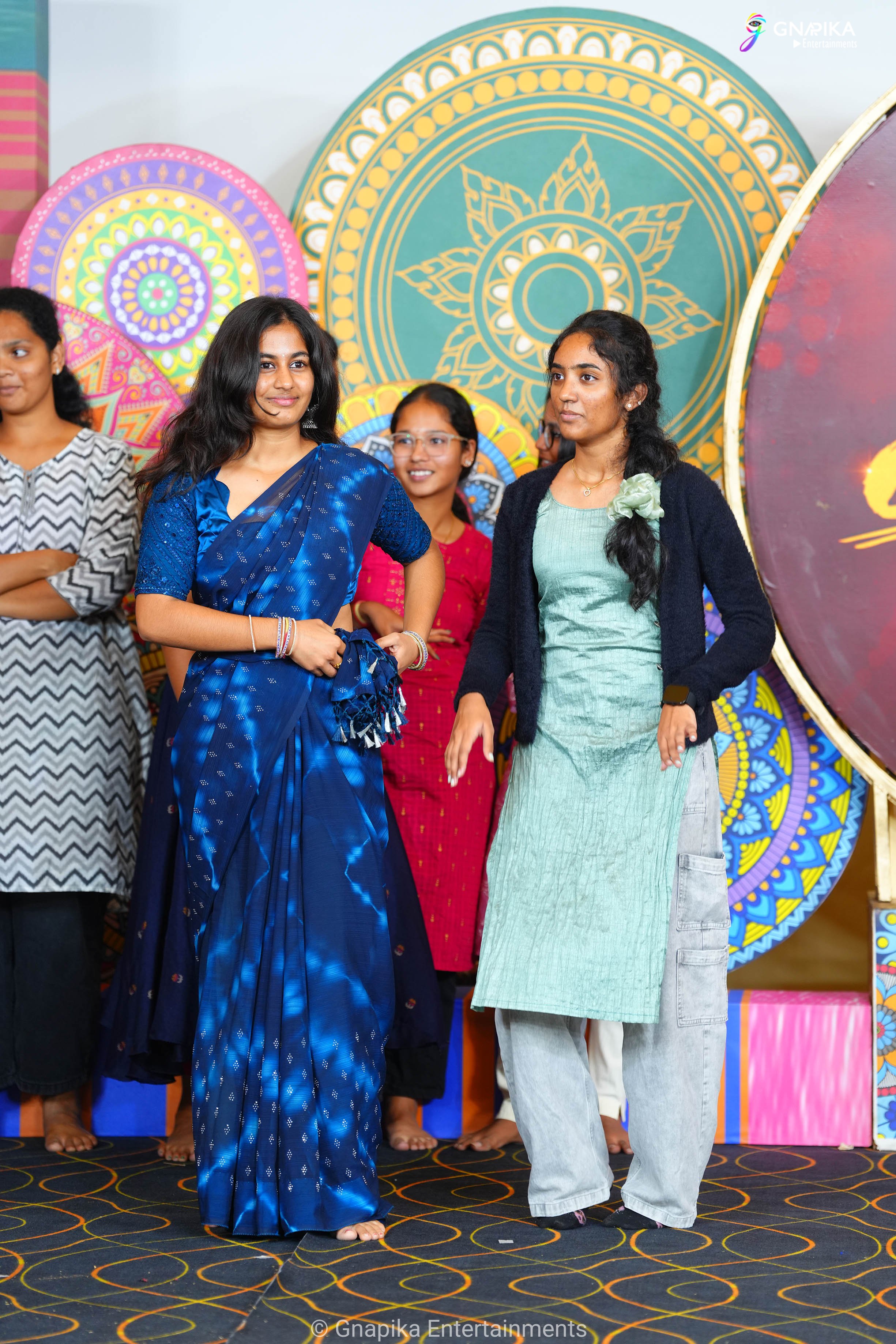 Thaggede le show photos