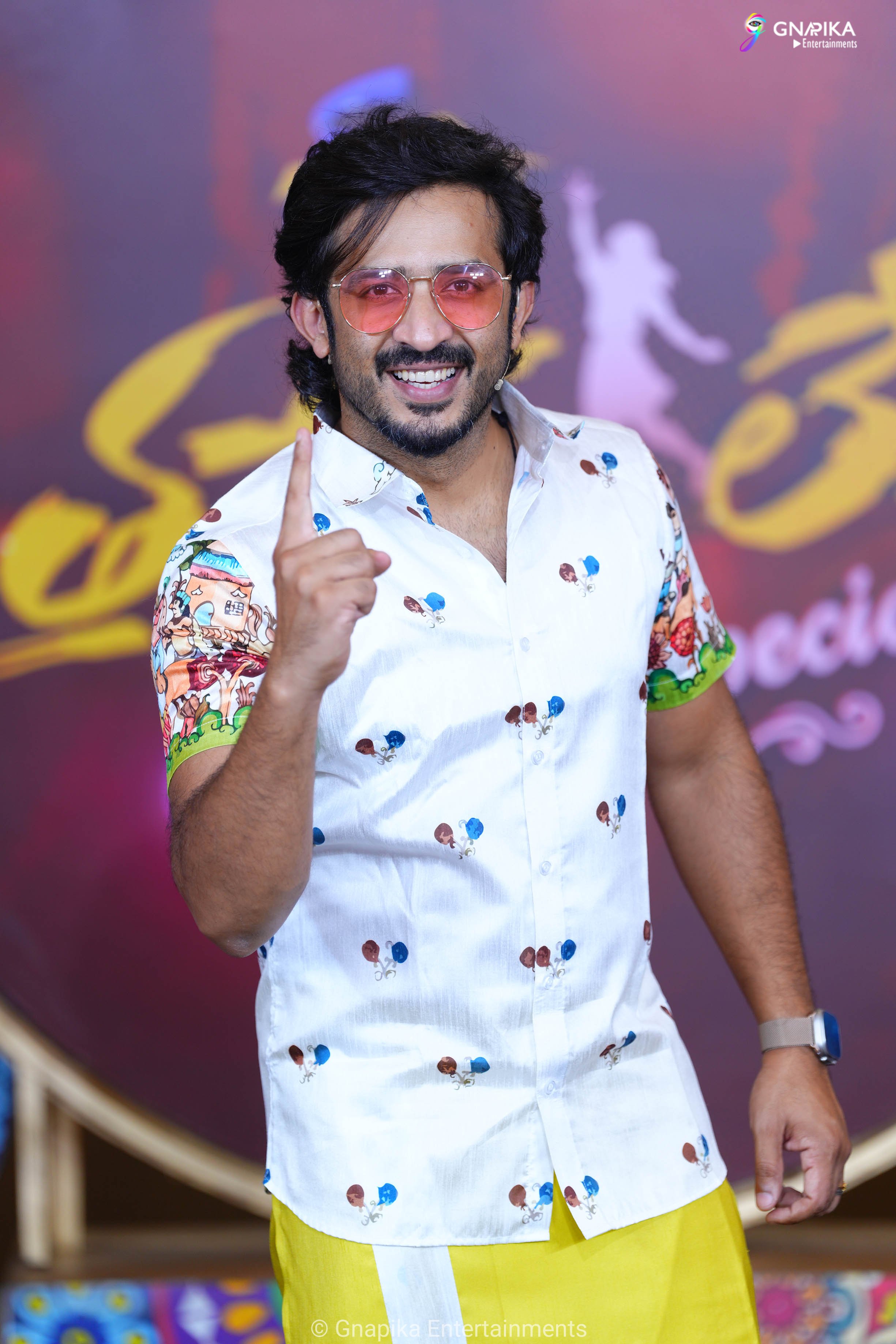 Thaggede le show photos