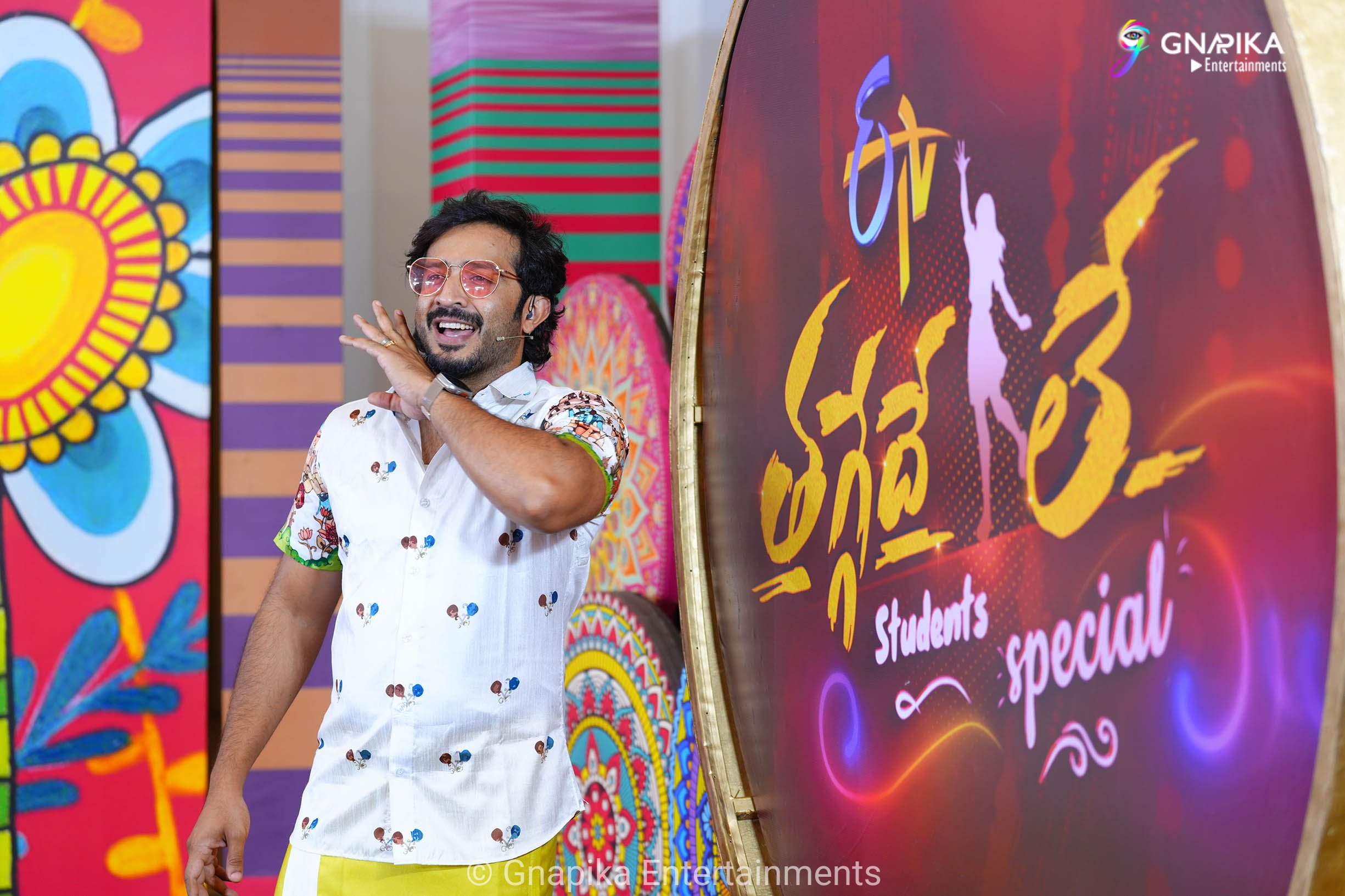 Thaggede le show photos