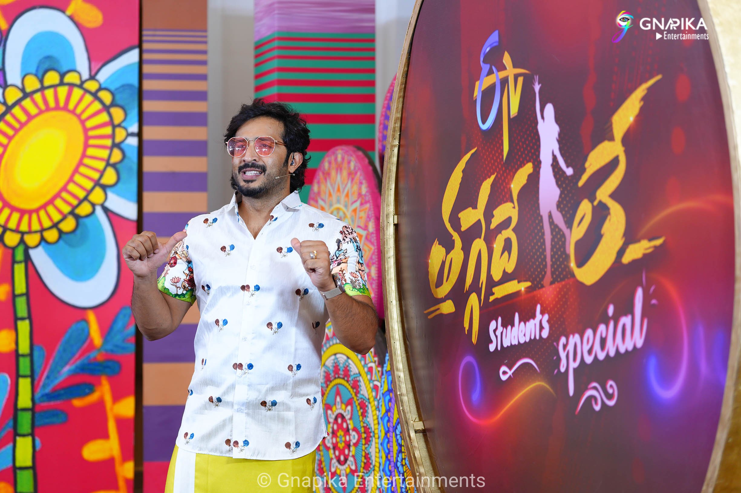 Thaggede le show photos