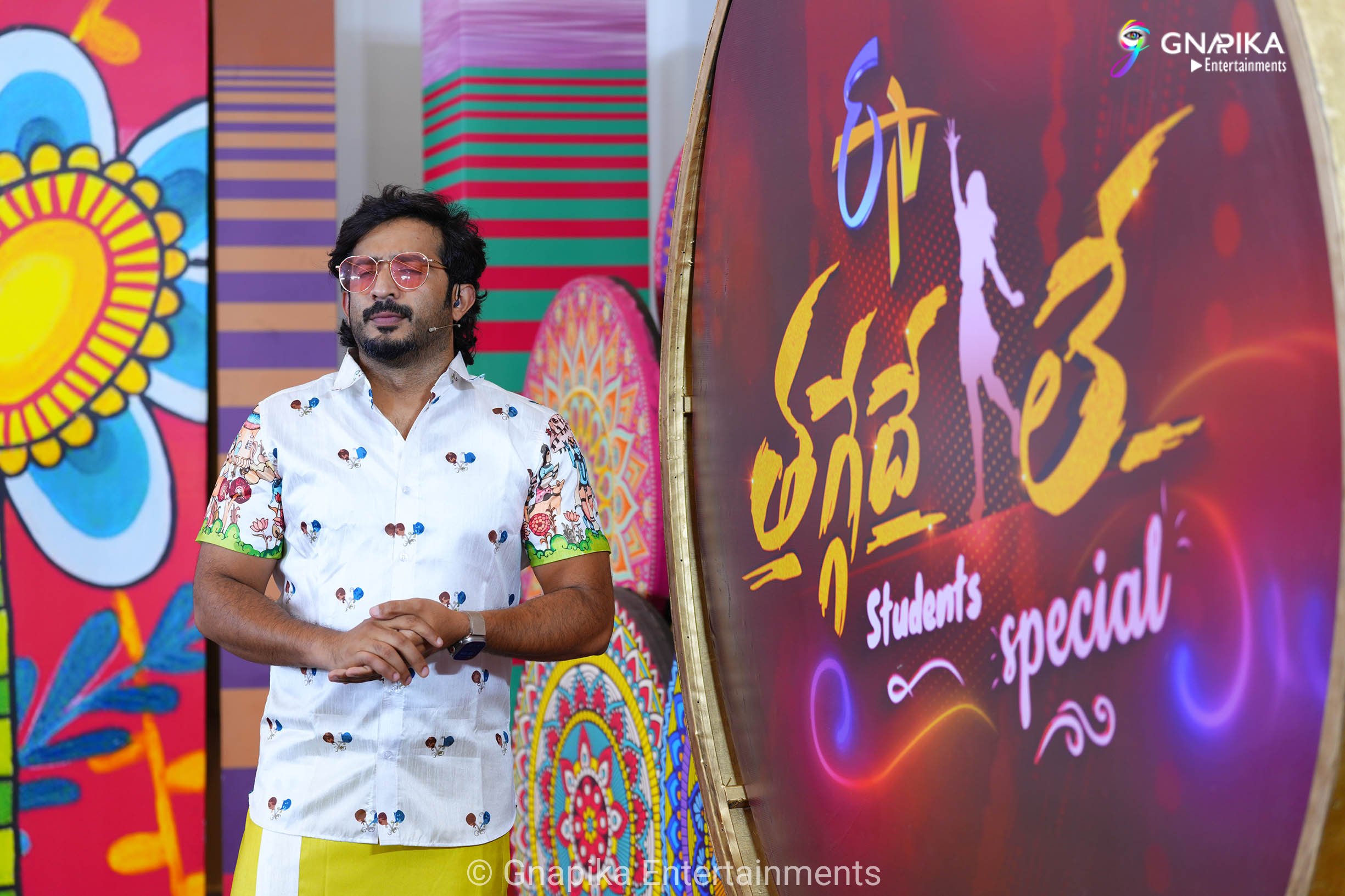 Thaggede le show photos