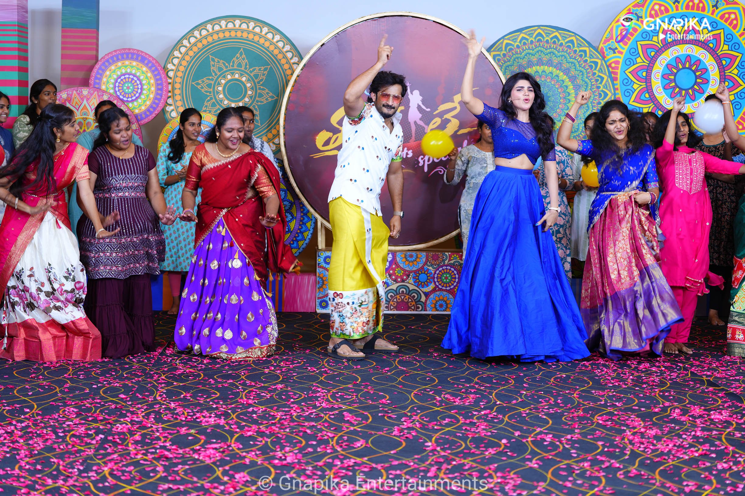 Thaggede le show photos