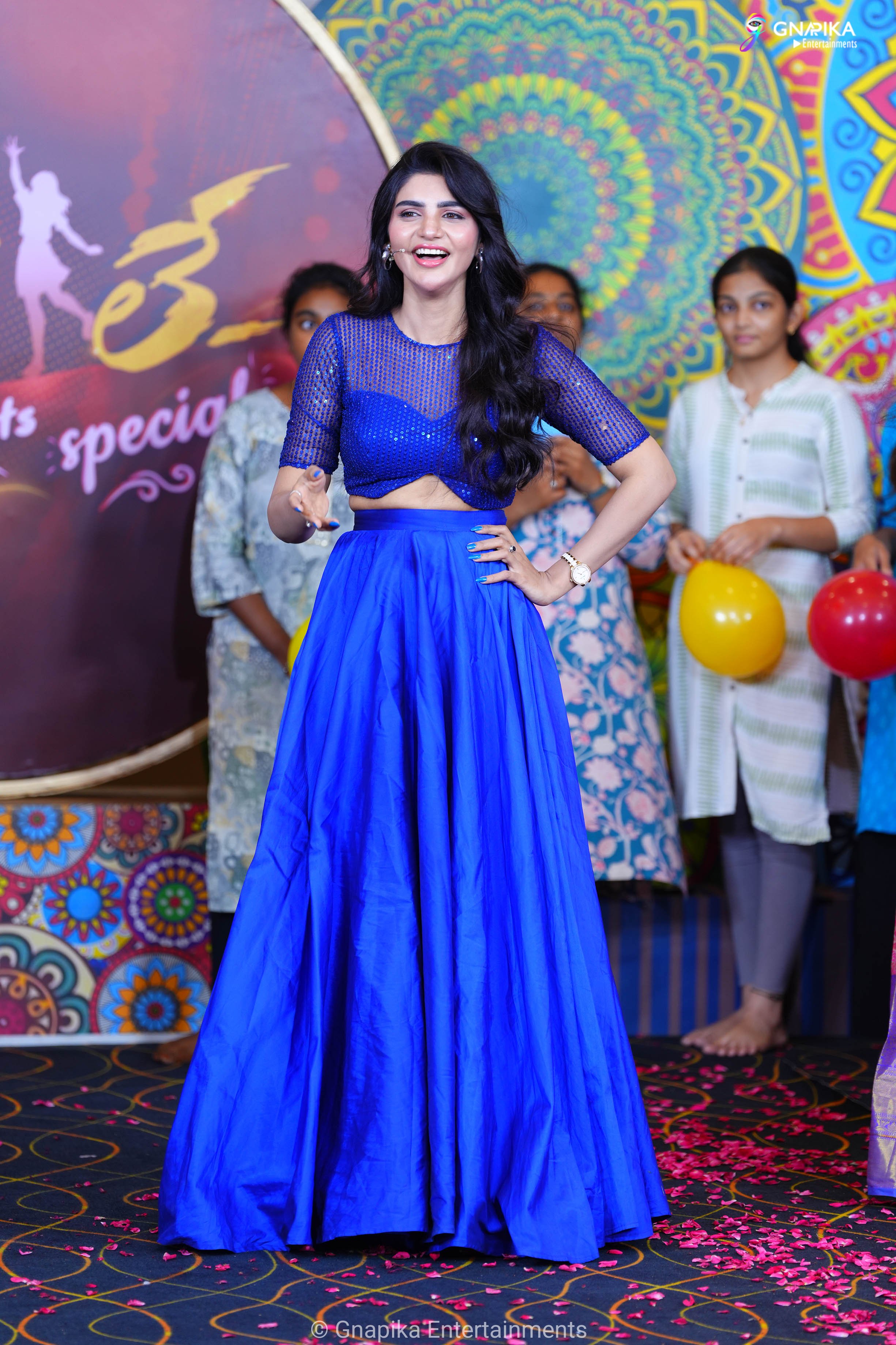 Thaggede le show photos