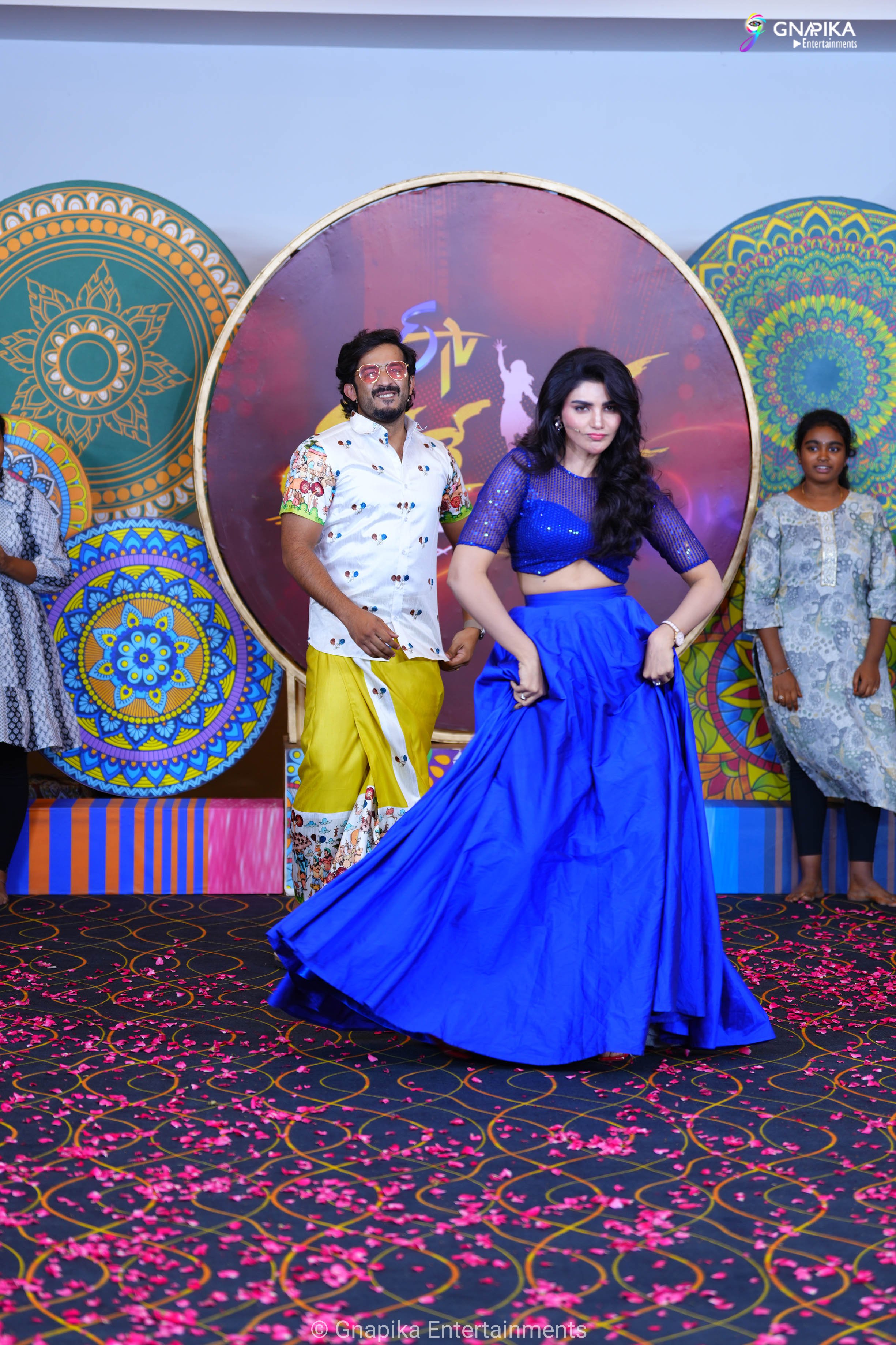 Thaggede le show photos