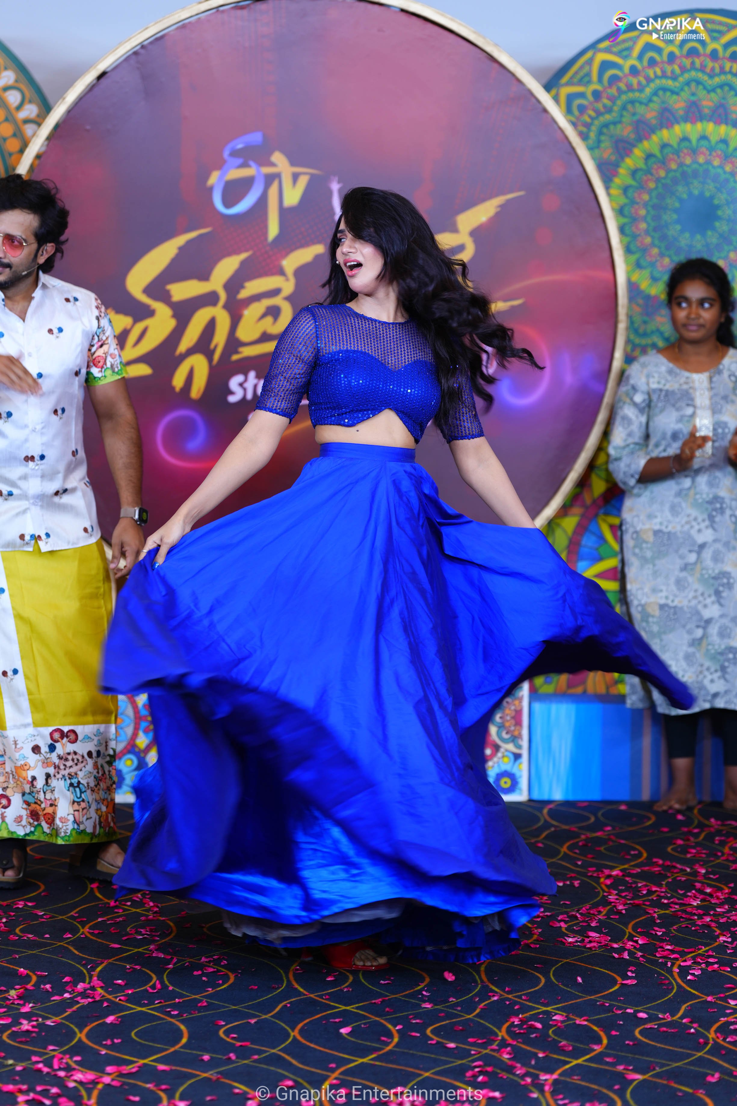 Thaggede le show photos