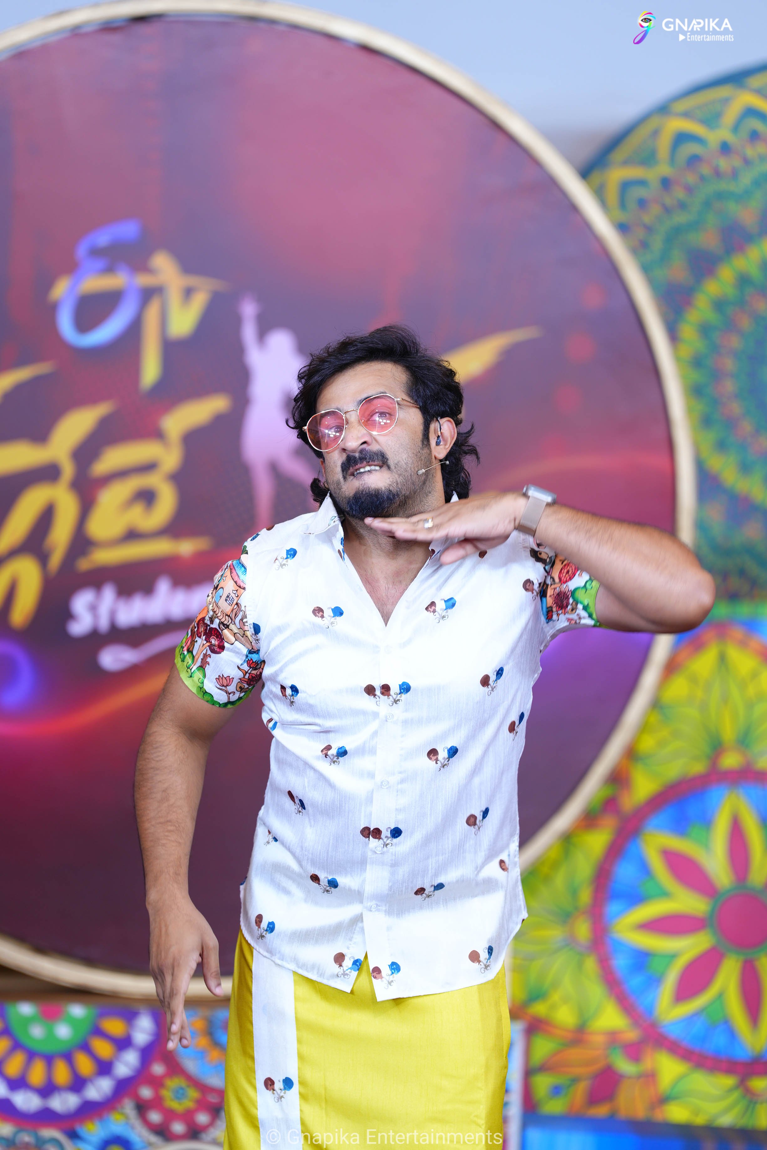 Thaggede le show photos