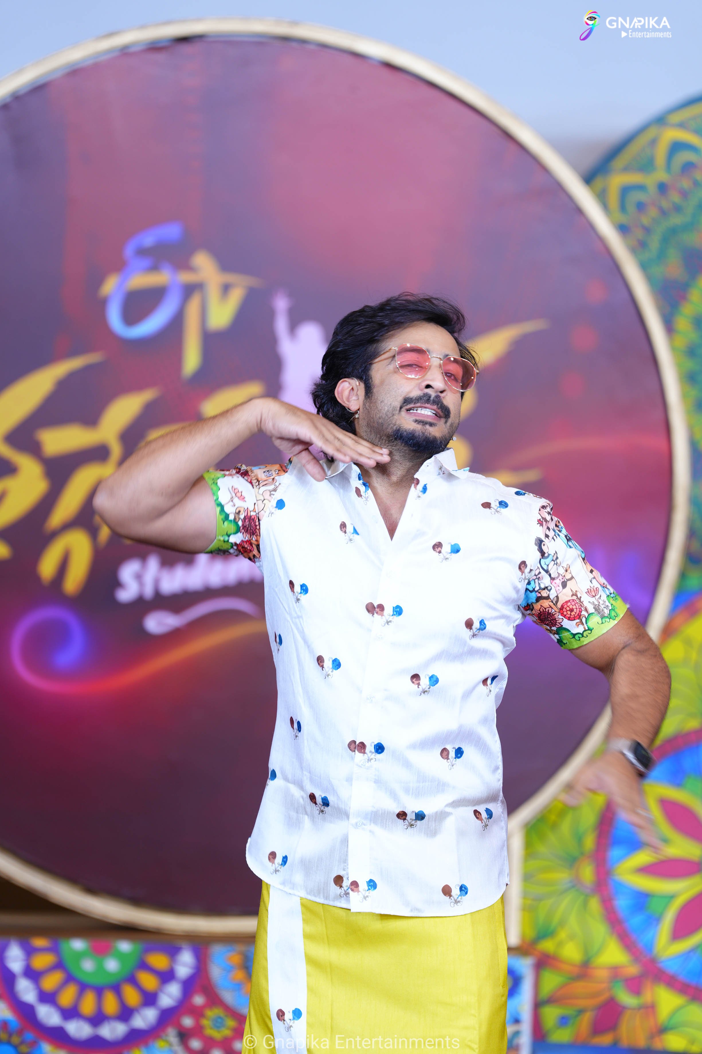 Thaggede le show photos