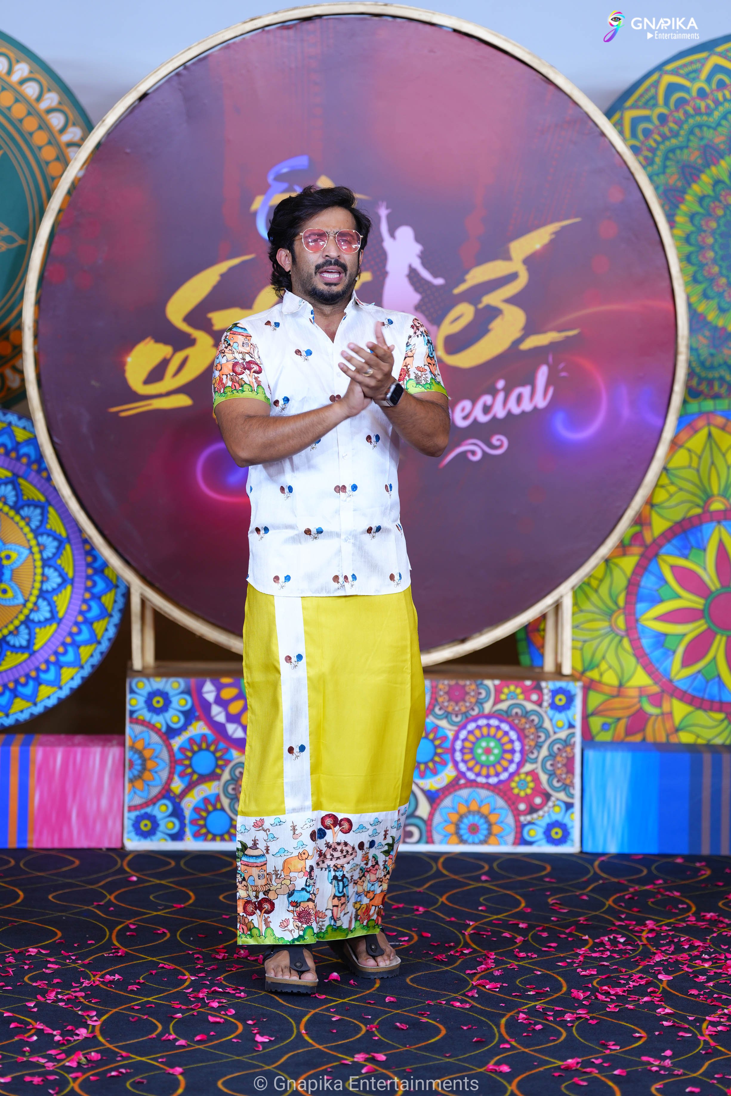 Thaggede le show photos