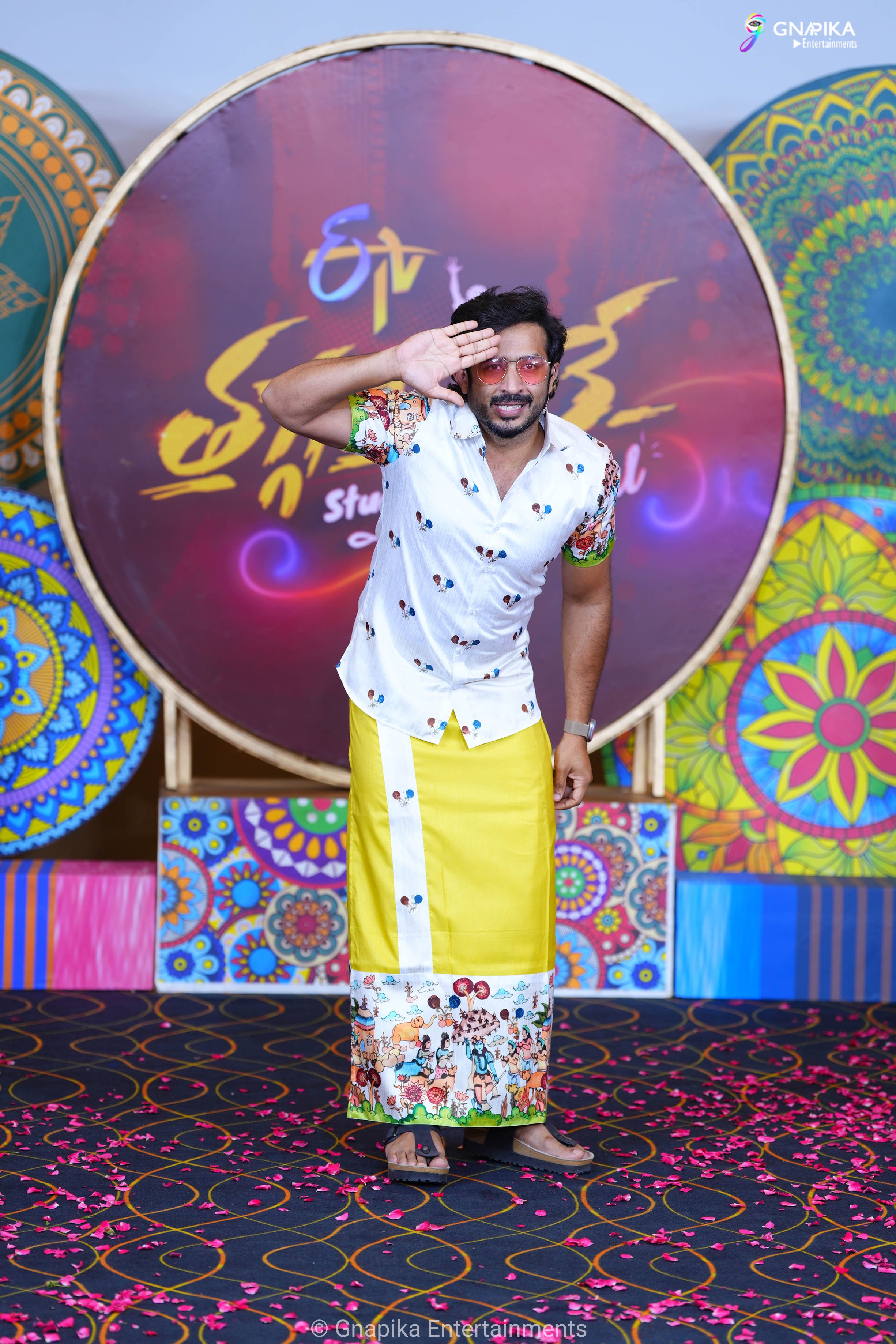 Thaggede le show photos