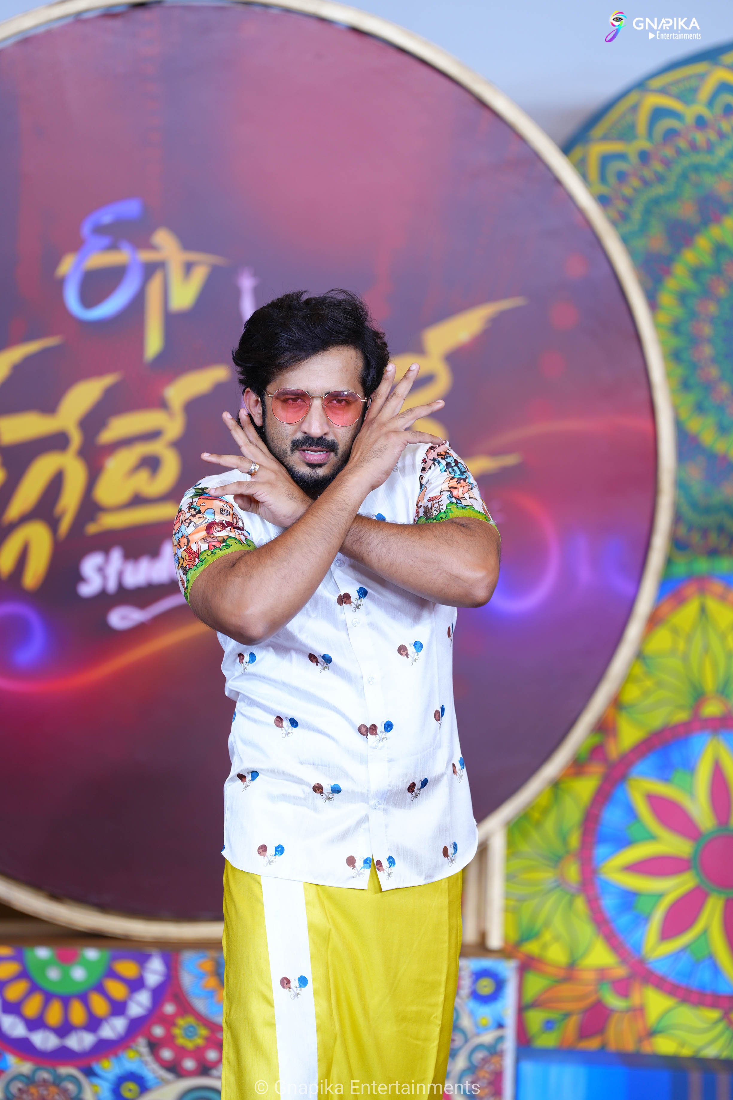 Thaggede le show photos