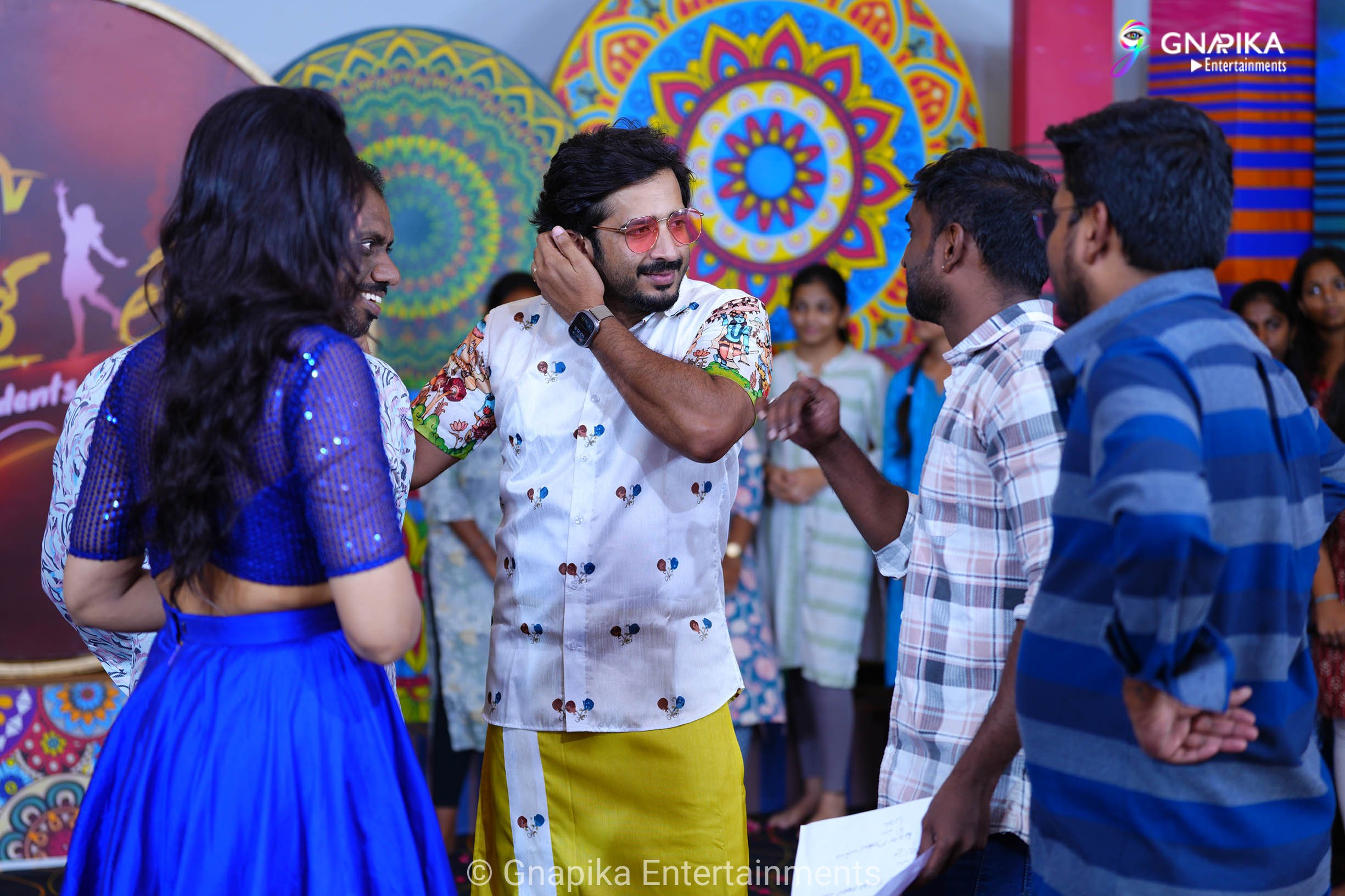 Thaggede le show photos