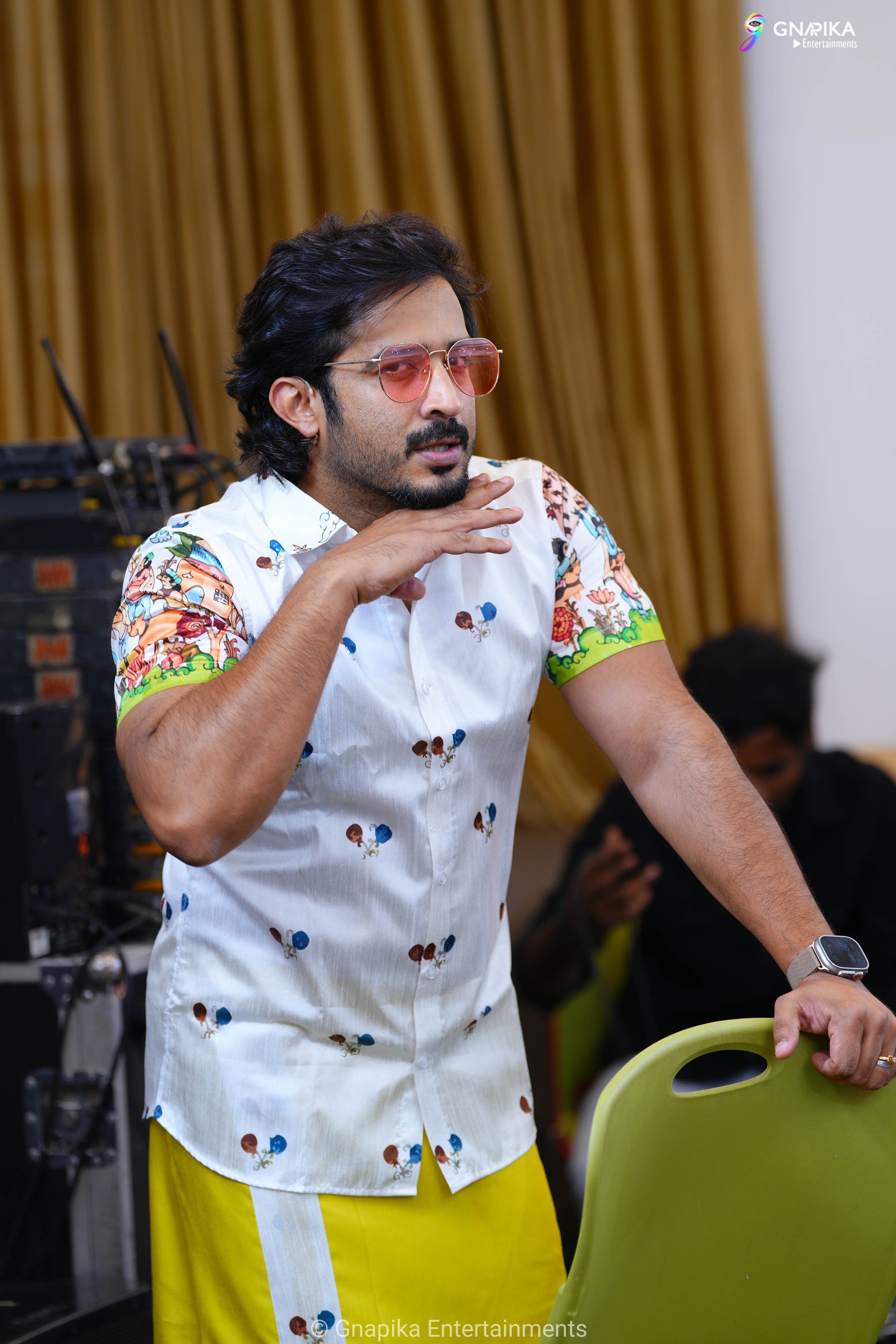 Thaggede le show photos