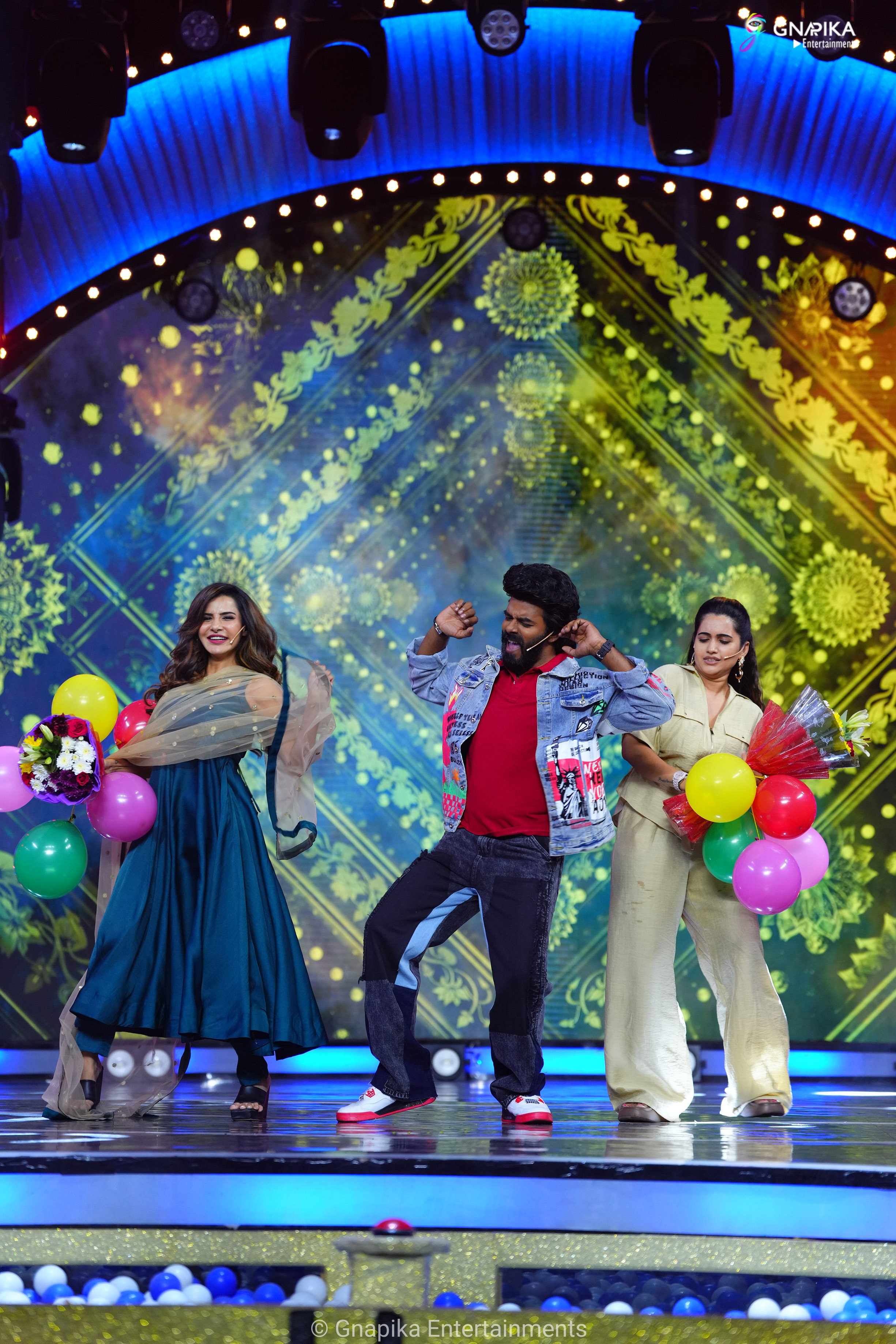 family stars show ashu photos