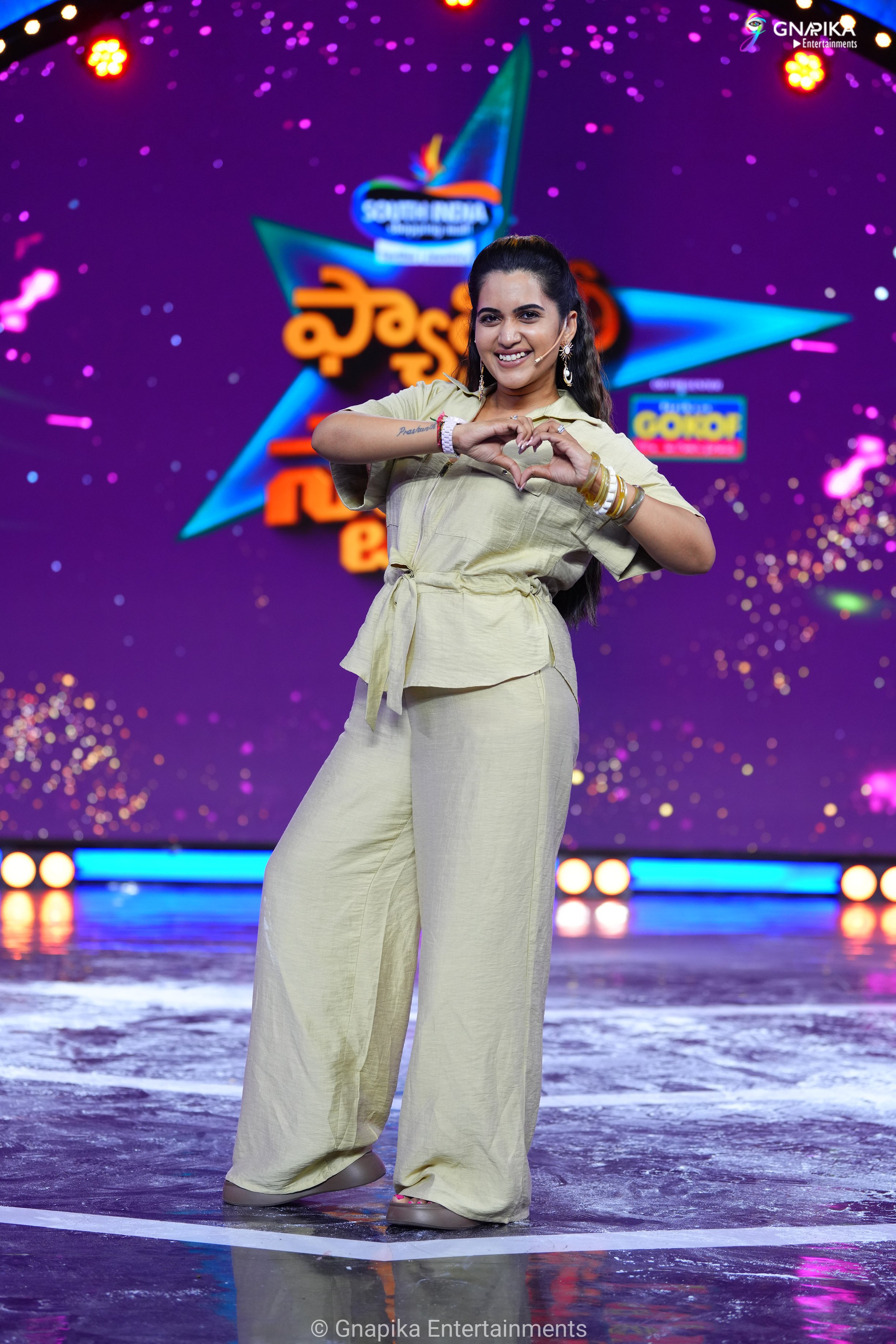 family stars show sravanthi photos