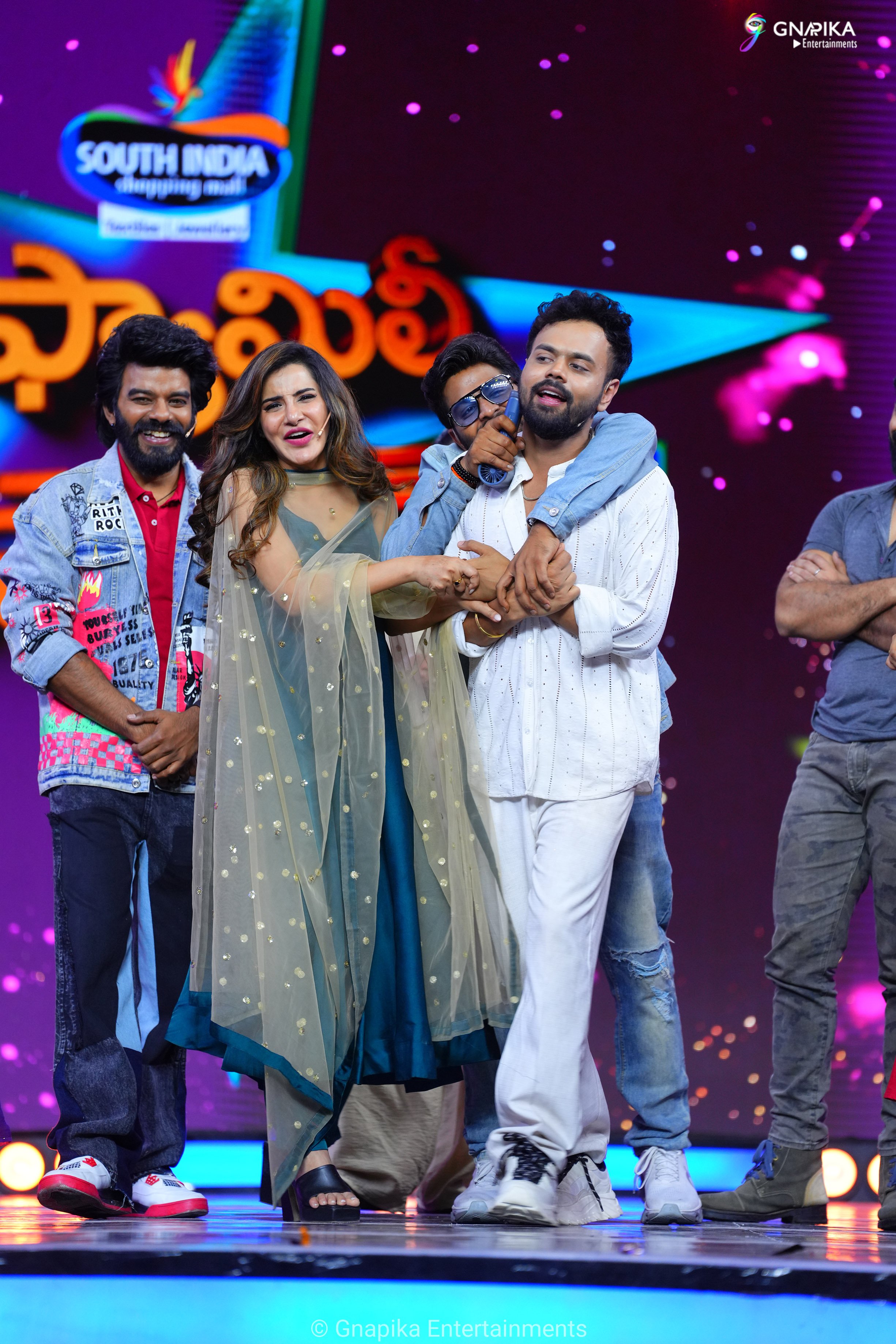 family stars show sravanthi photos